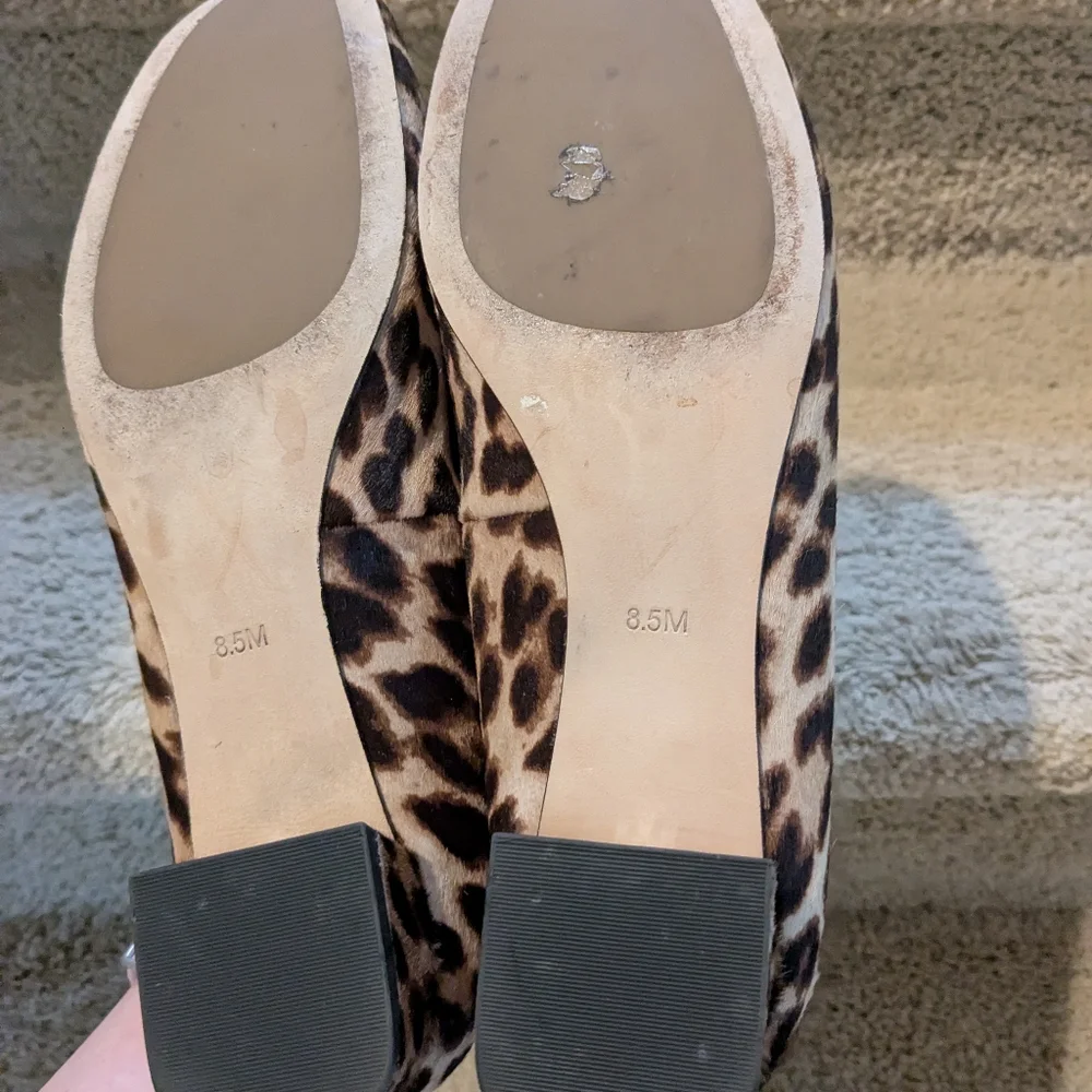 Tory Burch Gold Logo Pump - Picture 4 of 5